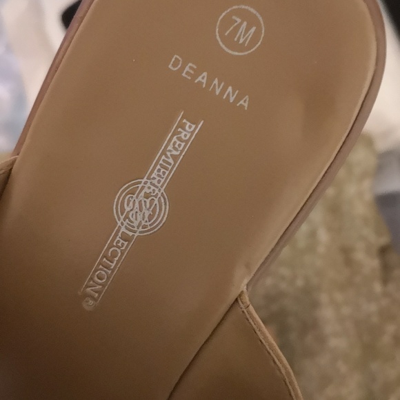 Deanna size 7 M cunky Sandals - Picture 6 of 6